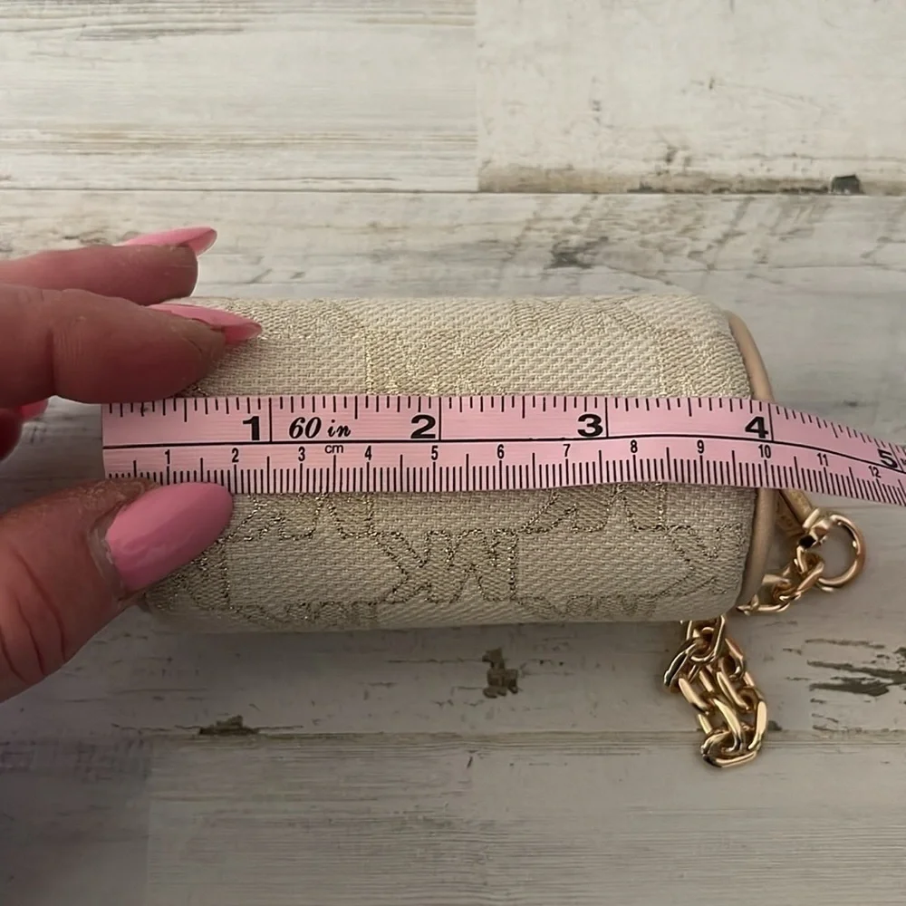 NWOT Michael Kors Zooey Micro Barrel Pouch.